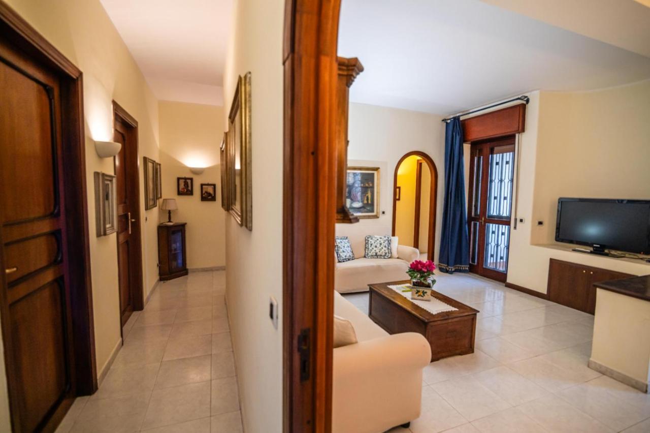 Ferienwohnung Courrier-House Aci Castello Exterior foto